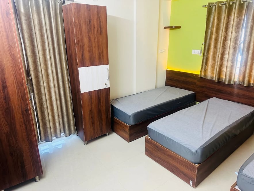 Furnished studio room